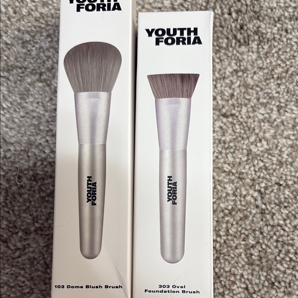 YOUTH FORIA foundation and blush brushes.